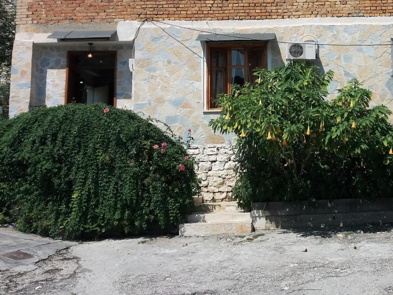 Ajni Bed and Breakfast Μπεράτ